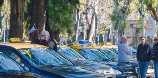 Protesta de los taxistas de Rosario contra Uber y Cabify Protesta de los taxistas de Rosario contra Uber y Cabify