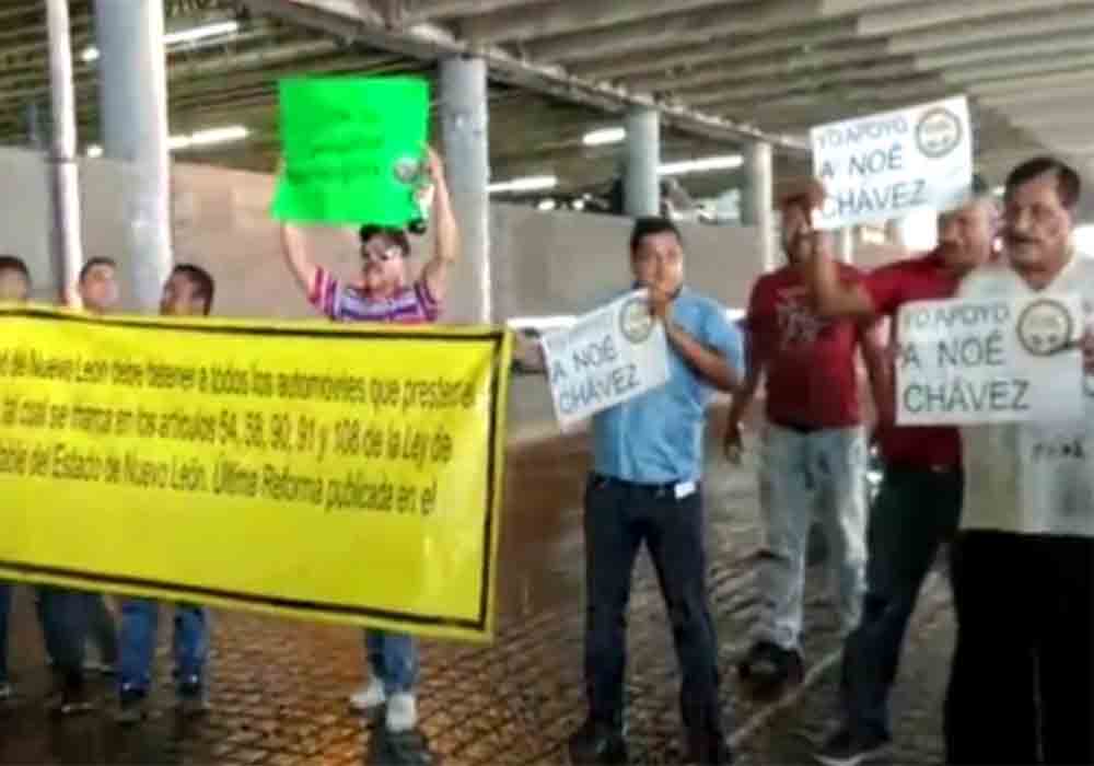 Protestas contra Uber y Didi en el Congreso de Nuevo León (México)