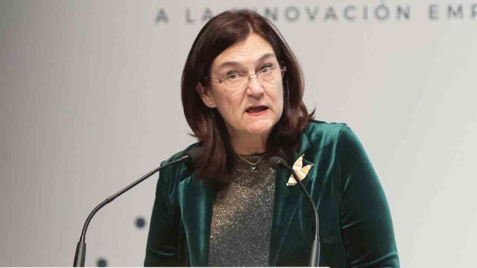 Élite Taxi y Taxi Project demanda a la CNMC por proteger a Uber, Cabify y Bolt
